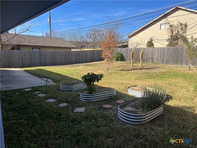 Building Photo - 8408 Maine Dr