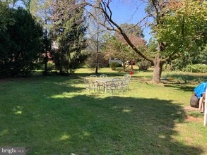 Building Photo - 433 Bentley Ave