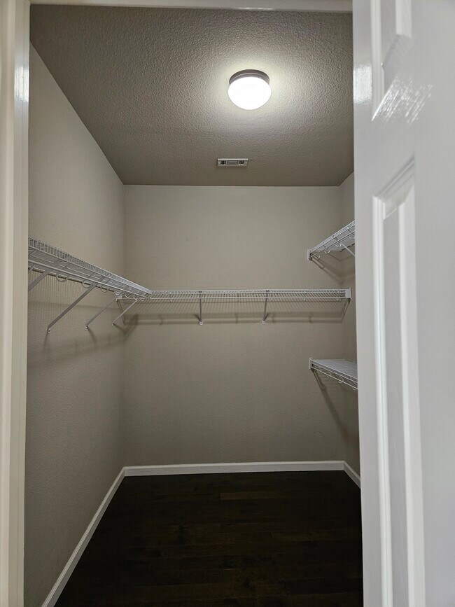 Building Photo - 112 Rustic Tr