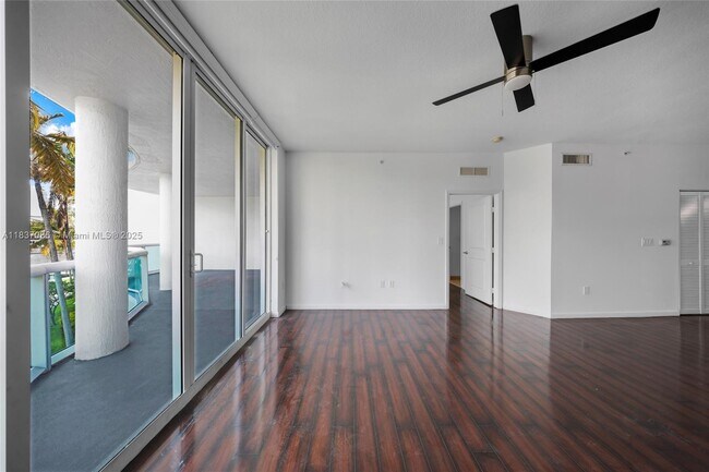 Building Photo - 7914 Harbor Island Dr