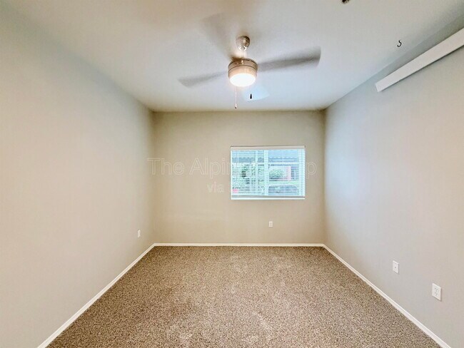 Building Photo - 10020 SW 125th Ave