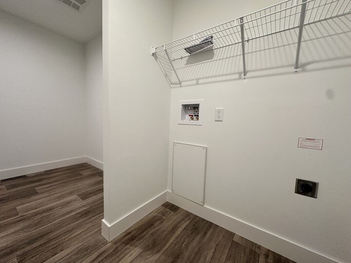 Building Photo - 16 Lapin St