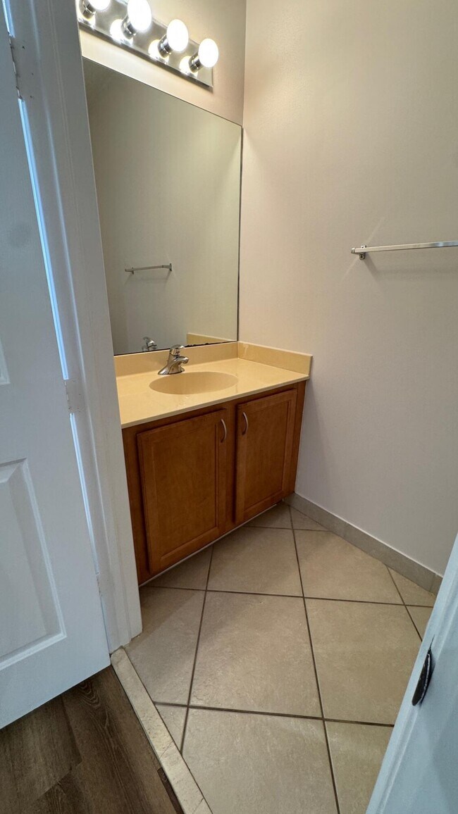 Building Photo - 430 Amador Ln