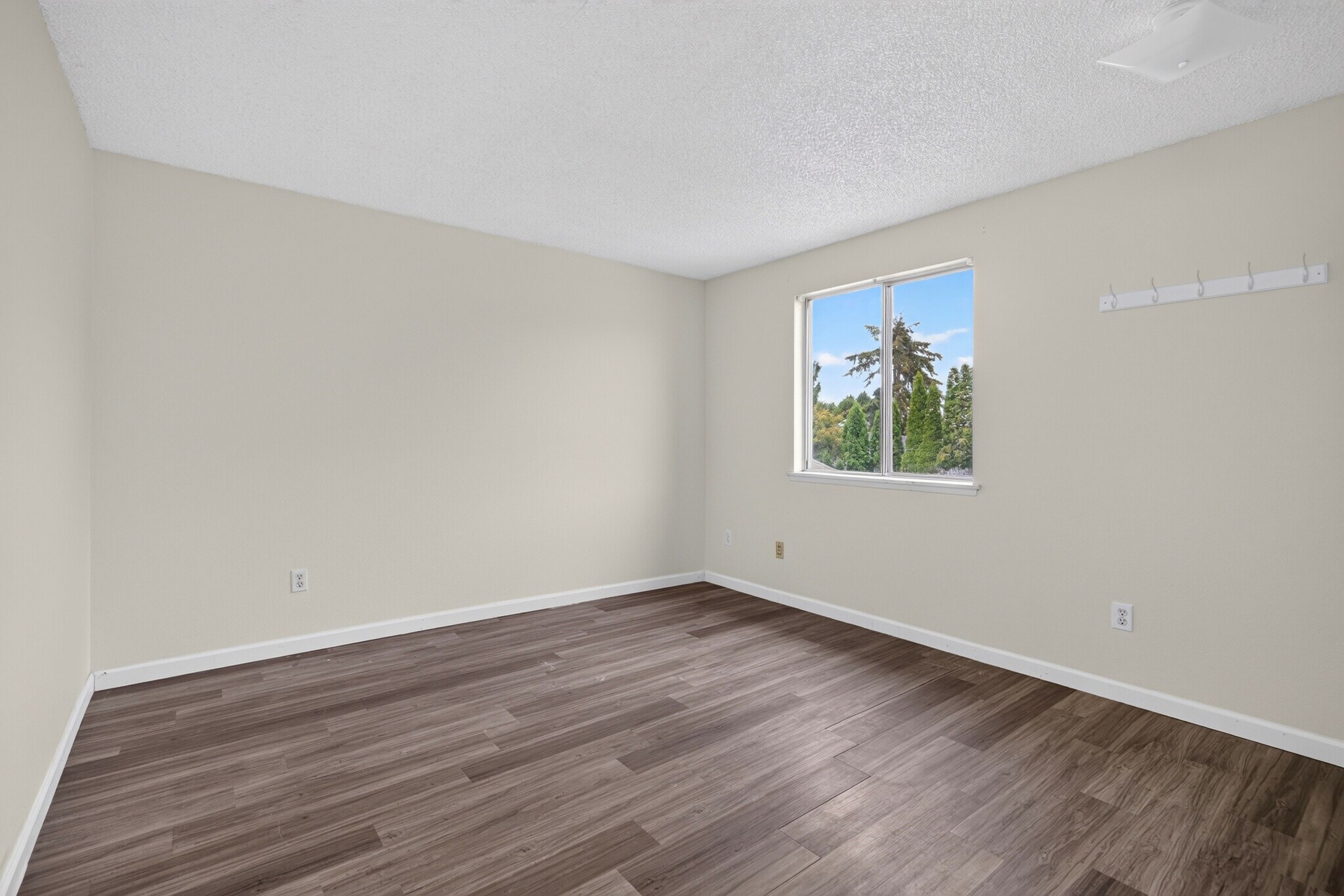 Building Photo - 10332 15th Avenue Ct E
