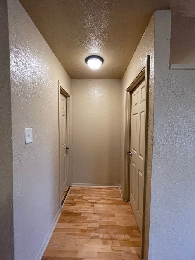 Building Photo - 745 Rosedale Dr