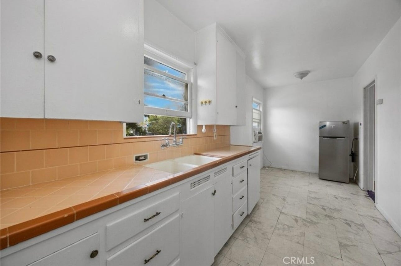 Building Photo - 337 Lime Ave