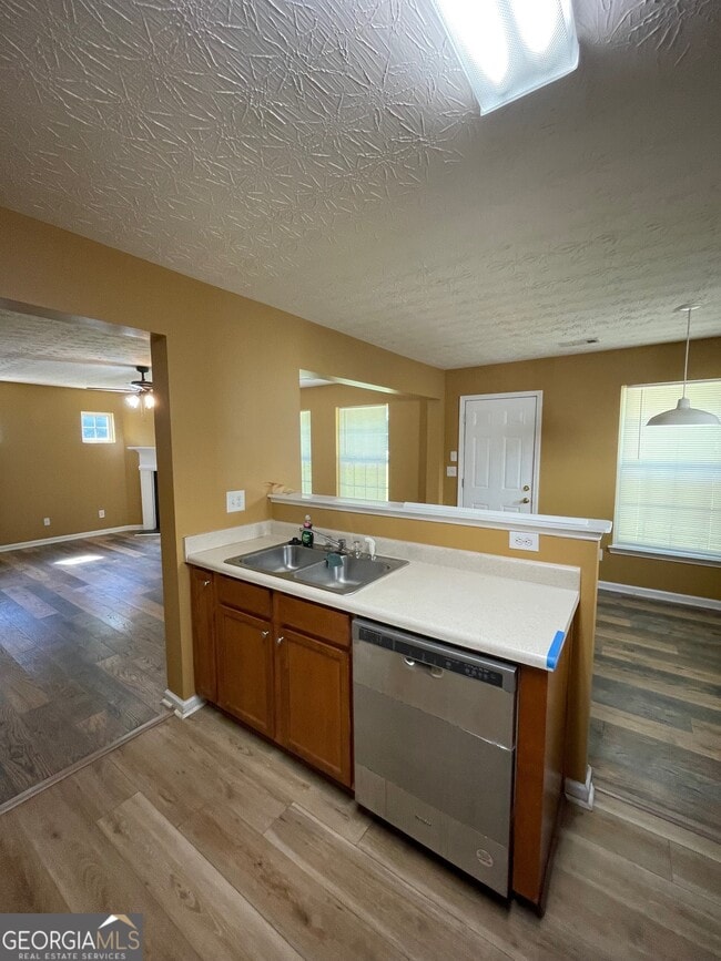 Building Photo - 363 Arrowhead Dr