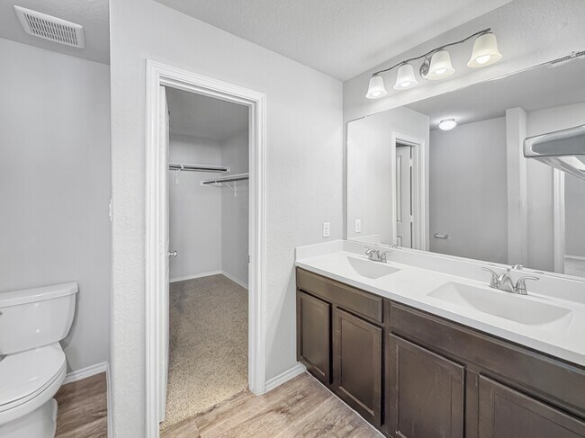 Building Photo - 9714 Marbach Hl