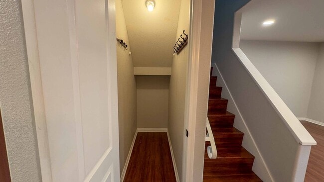 Building Photo - Enjoy Half Off Your First Month's Rent! 3-bedroom, 2.5-bath Split-Level Condo