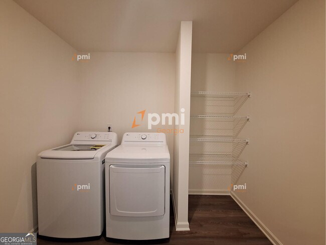 Building Photo - 313 Gazebo Dr