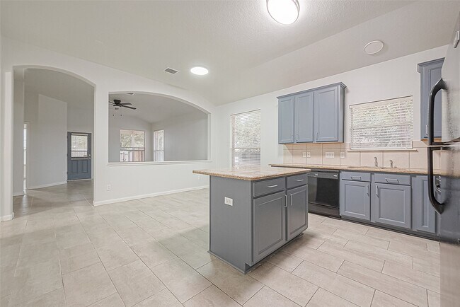 Building Photo - 6406 Applewood Forest Dr