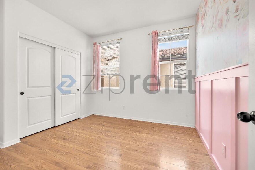 Building Photo - Unit 3