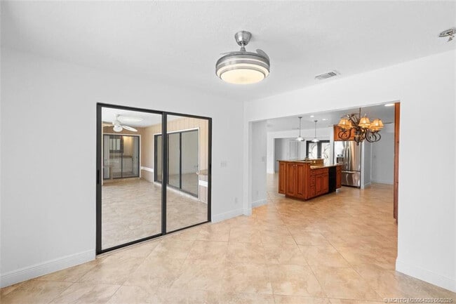 Building Photo - 3074 NE Loquat Ln