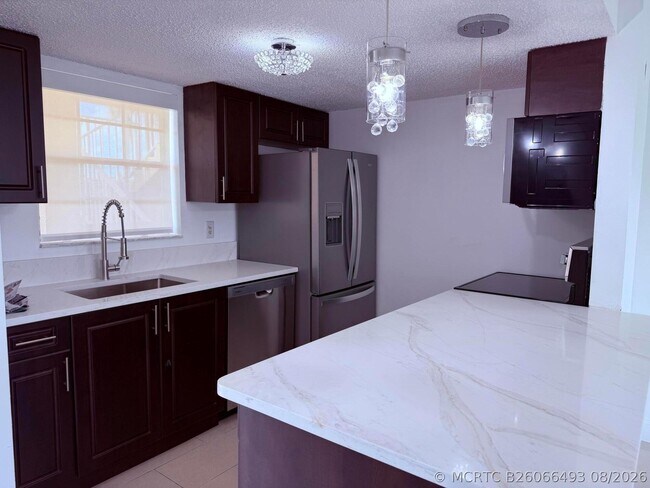 Building Photo - 6347 La Costa Dr