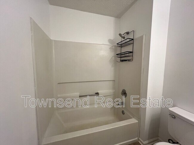 Building Photo - 7121 Dayspring Dr