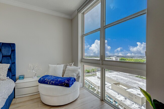 Building Photo - 550 Okeechobee Blvd
