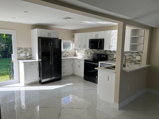 Building Photo - 3880 Home St