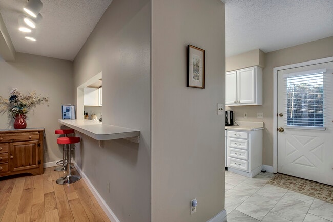 Building Photo - 308 Chota View Pl