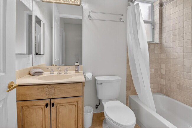 Building Photo - 7032 Vivaldi Ln