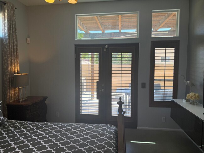 Building Photo - 54610 Avenida Alvarado