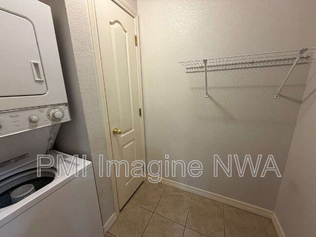 Building Photo - 111 E Rock St