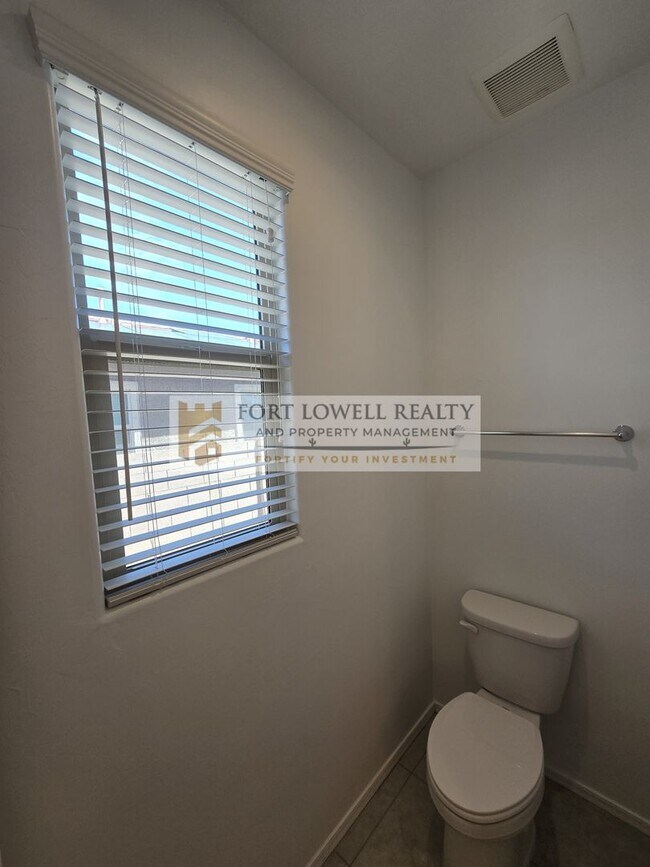 Building Photo - Modern 3 Bed / 2 Bath Home with Open Floor...