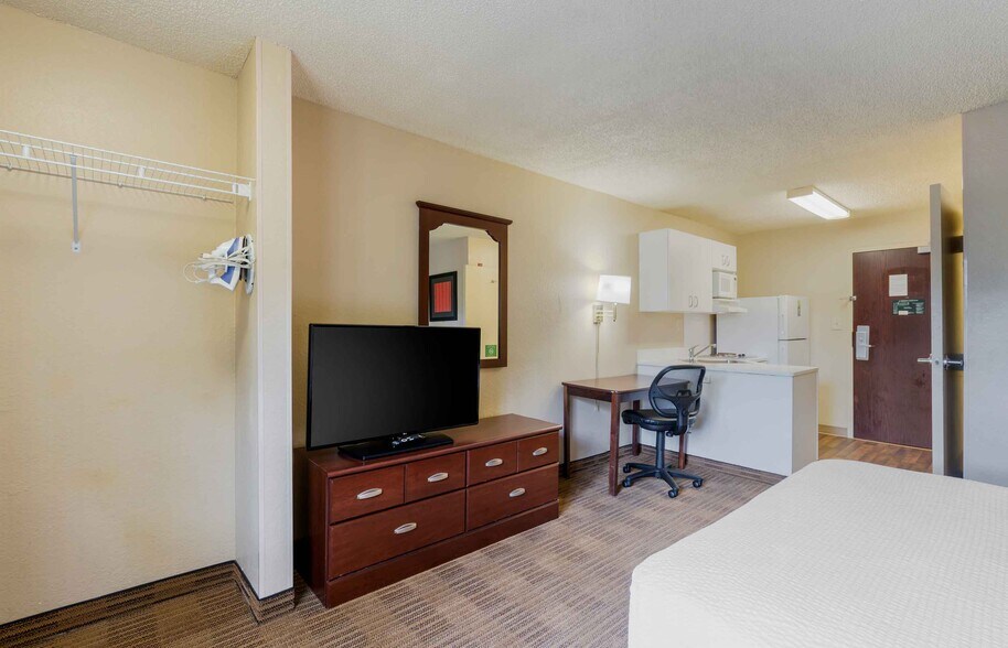 Building Photo - 1760 Pembrook Dr