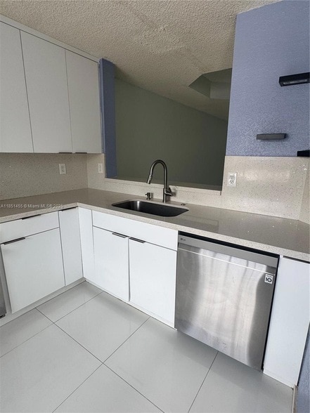 Building Photo - 14059 SW 120th Ct