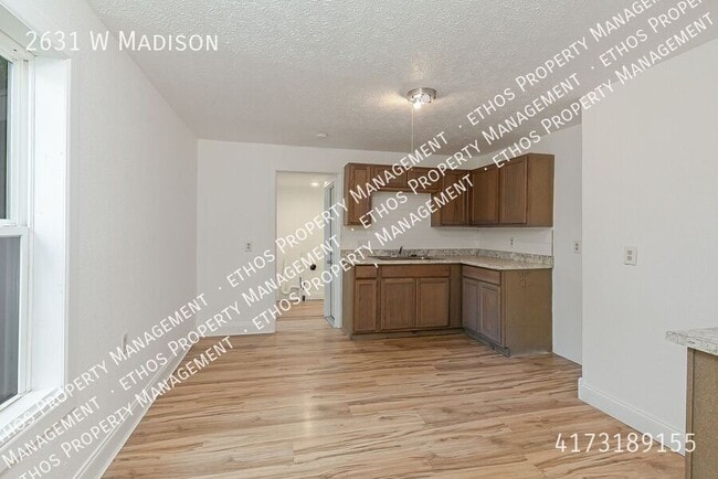 Building Photo - 2631 W Madison-