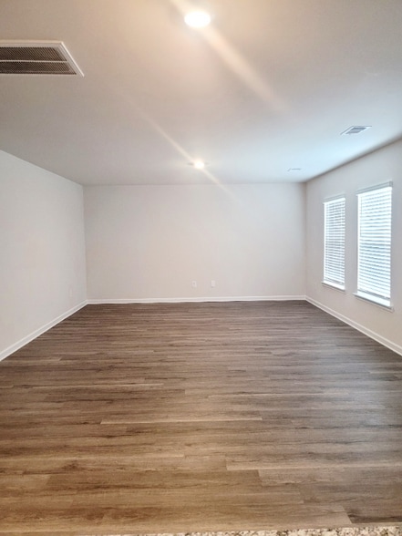 Building Photo - 752 Wimbee Ct