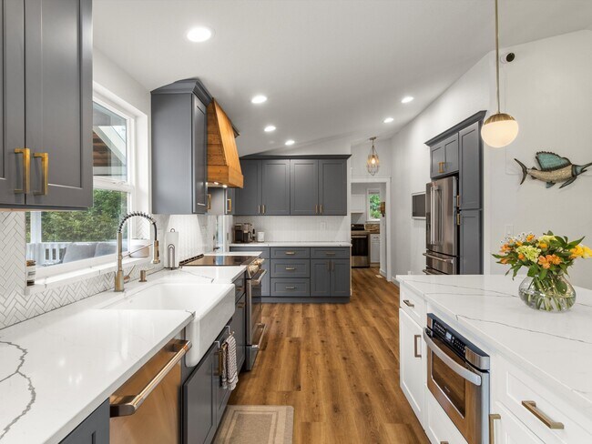 Building Photo - 4205 7th St SW