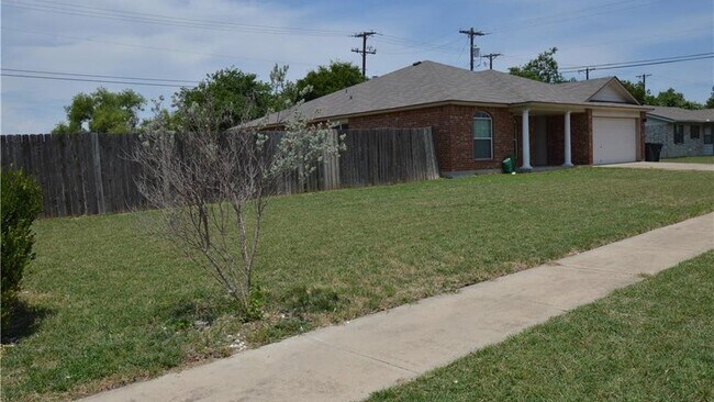 Building Photo - 1809 Herndon Dr