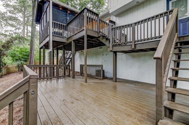 Building Photo - 260 Moonshadow Ct