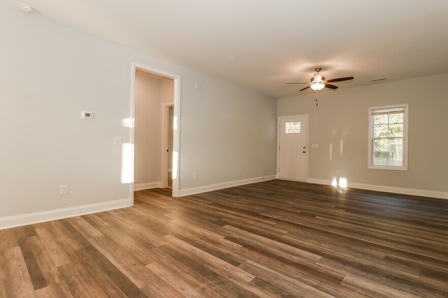 Building Photo - 64 Highland Forest Cir