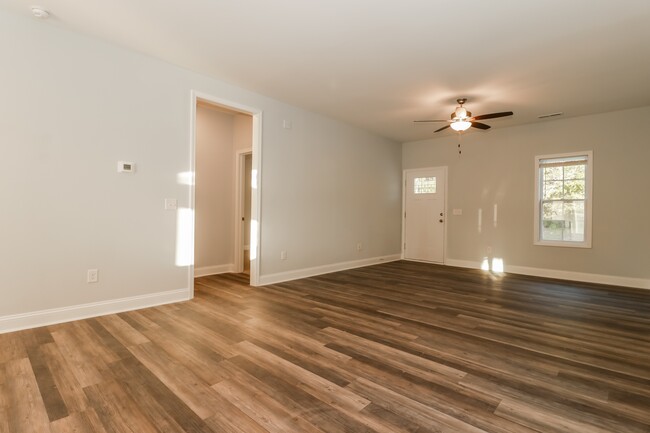 Building Photo - 3028 Stirling Dr