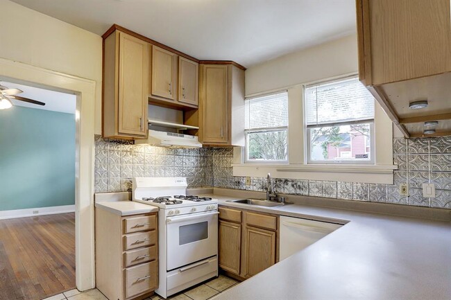 Building Photo - 418 Branard St