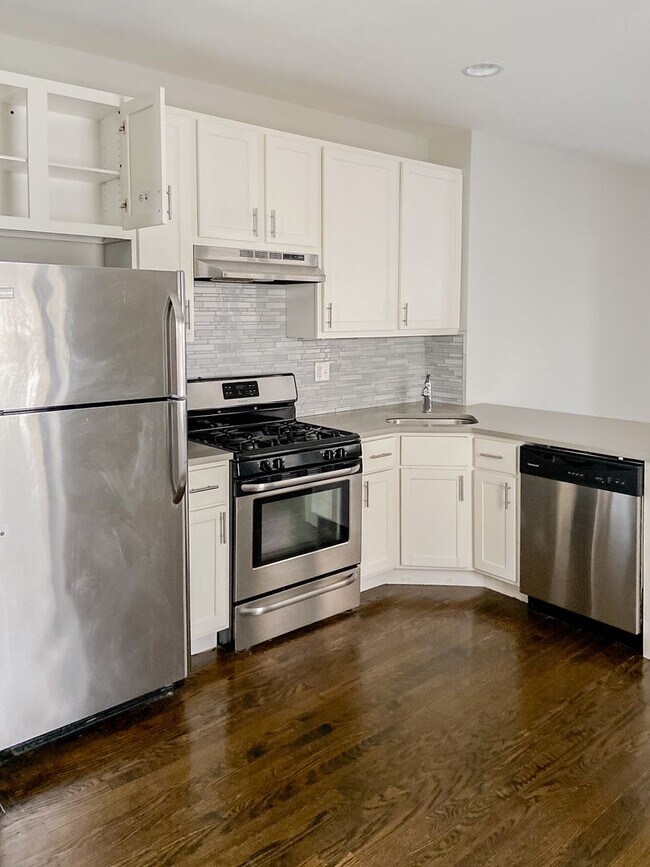 Building Photo - 5156 N Leavitt St