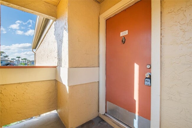 Building Photo - 646 Kenwick Cir