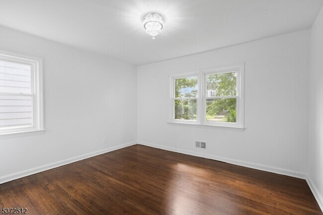 Building Photo - 141 Crosby Ave