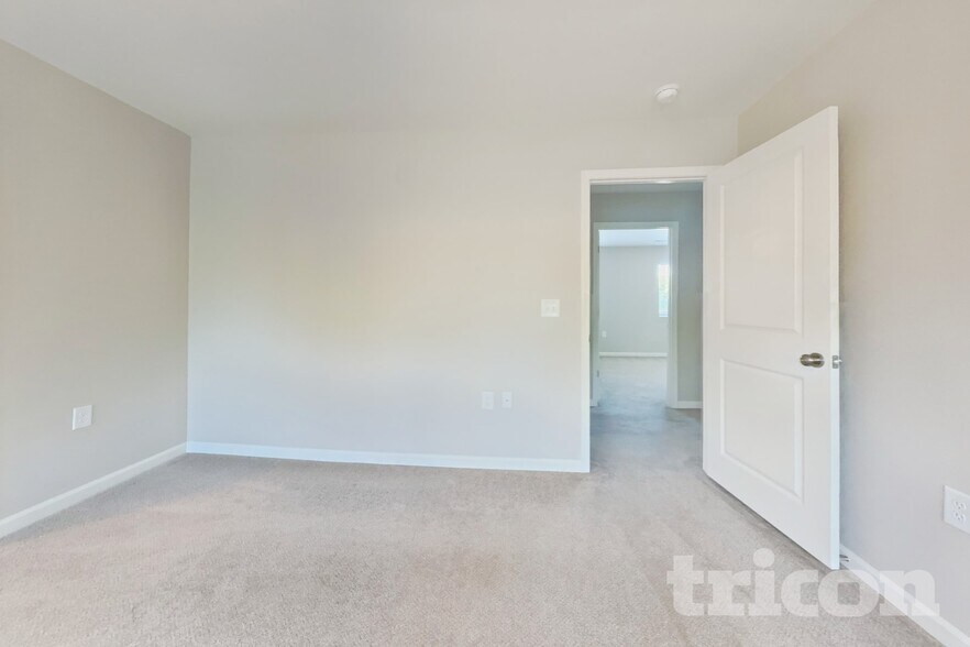 Building Photo - 3007 Stauton Dr