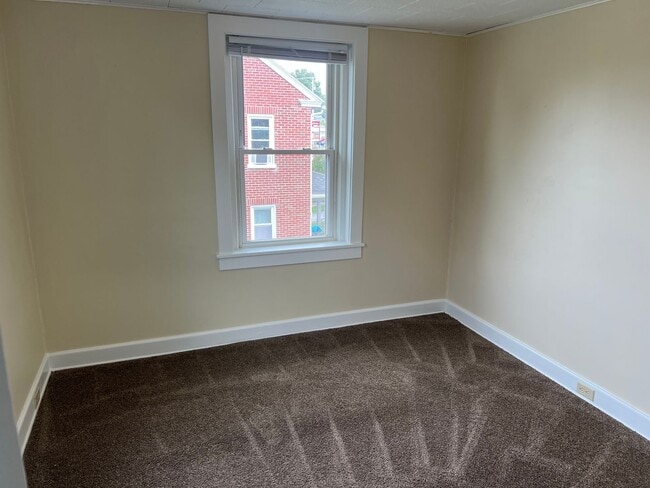 Building Photo - Beautiful 3 Bedroom Home in Millersville!