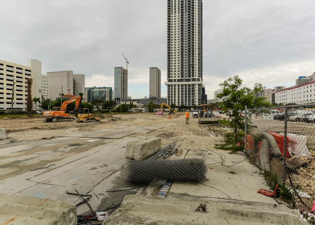 Building Photo - BEZEL MIAMI WORLDCENTER