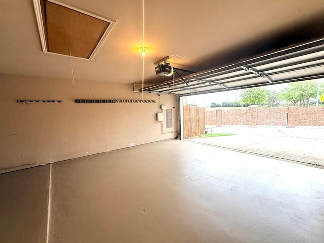 Building Photo - 4501 Aspen Glen Rd