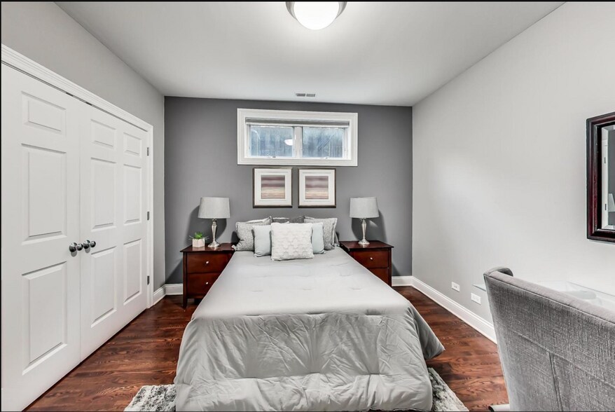 Building Photo - 453 N May St