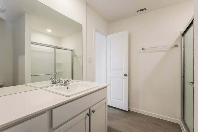 Building Photo - 3704 Axis Hl St