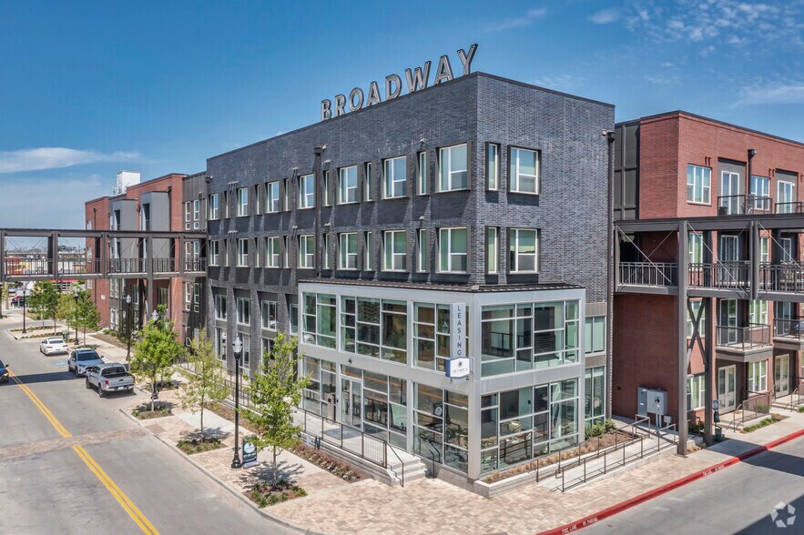 LYV Broadway 1415 S Broadway St Carrollton TX 75006 Apartment Finder