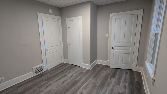 Building Photo - Charming 3-bedroom, 1.5-bathroom house loc...