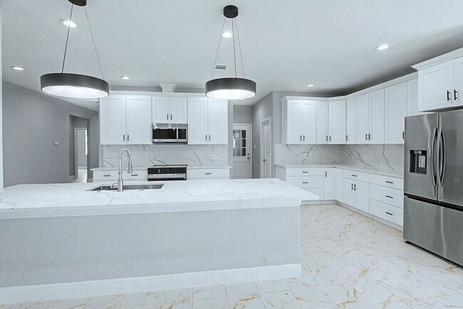 Building Photo - 208 Rd 5714