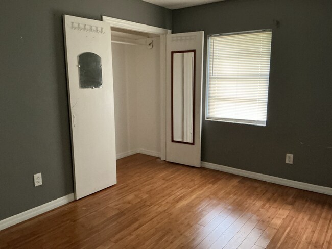 Building Photo - Single-Family Home | 3 Bedrooms | 2 Bathrooms