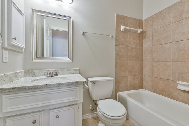 Building Photo - 9623 Wakefield Village Dr